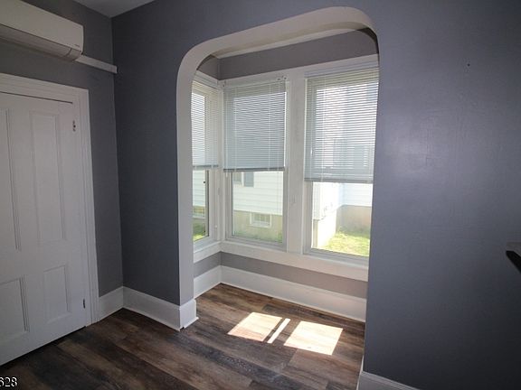 4th image of 167 Belvidere Ave APT 1