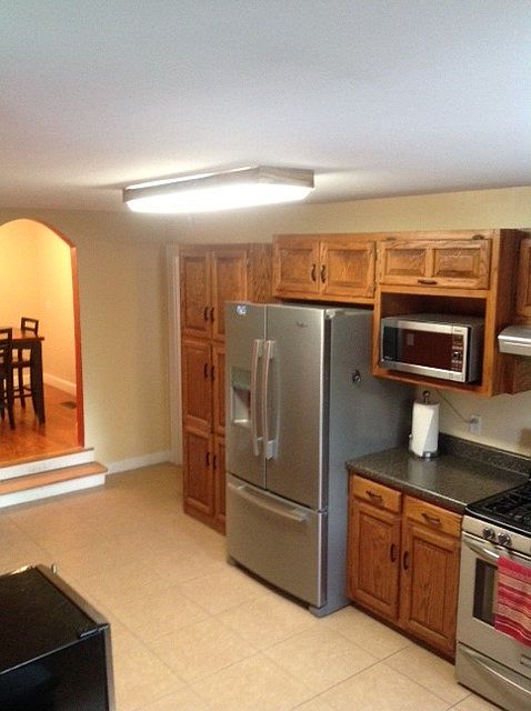 2nd image of 654 Oak St