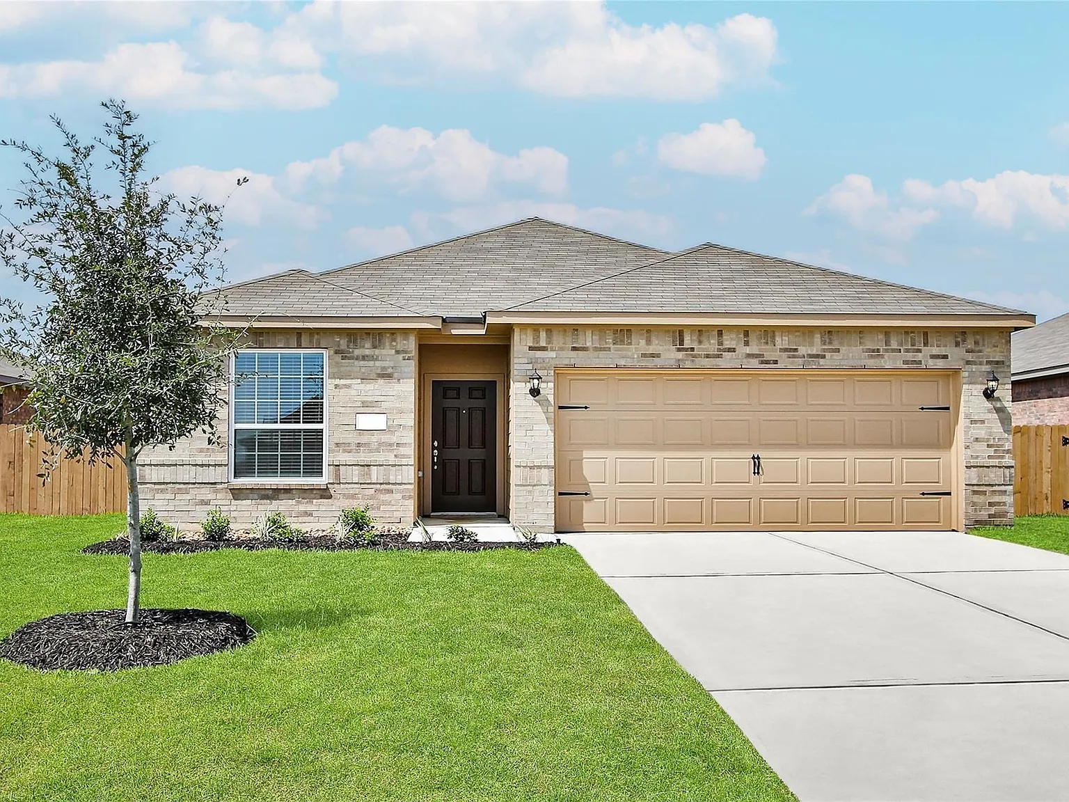 3 bed, 2.0 bath, 1570 sqft, $2,025 — Photo 1