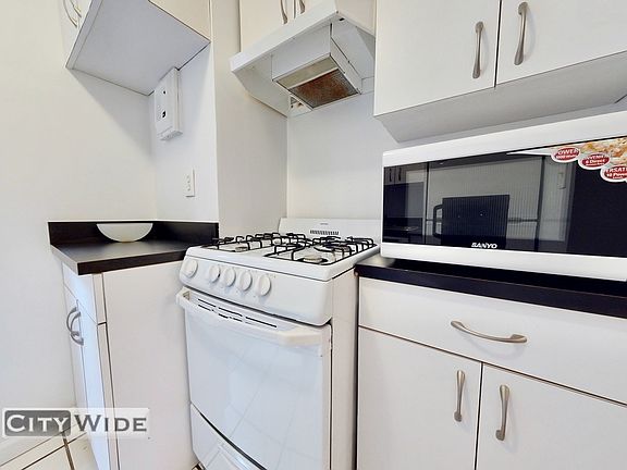 4th image of 159 E 55th St #3A