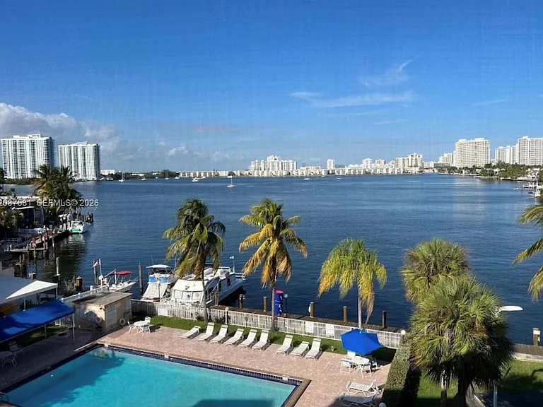 2821 N Miami Beach Blvd #5T — Photo 2