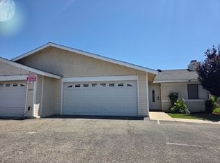 1217p -106.1- 6009 Auburn Oaks Dr. RB, Bakersfield, CA 93306