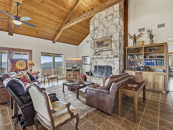 5th image of 325 Japonica Rd SW