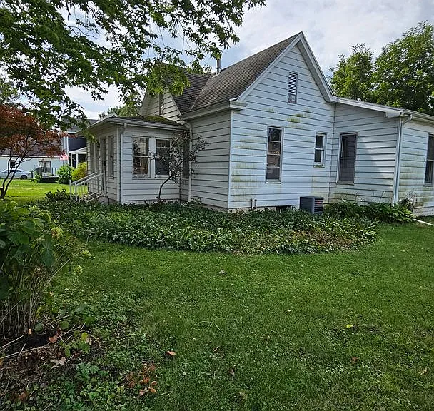 415 N Maple Ave — Photo 2