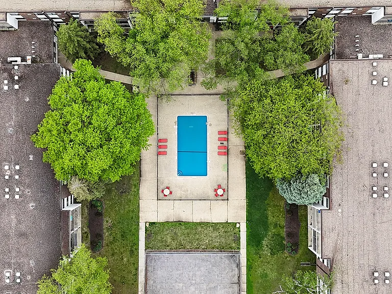 Olympik Village Apartments — Photo 17