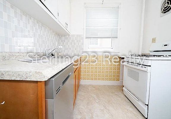 4th image of 20-44 46th St #1
