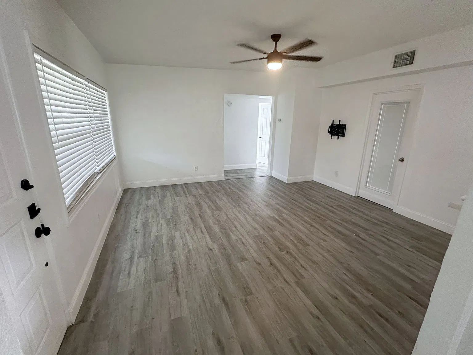 3 bed, 1405 sqft, $2,450 — Photo 4