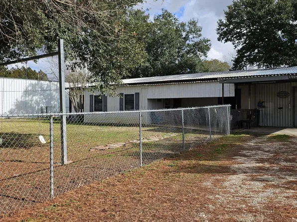 1700A Declouet Hwy, Breaux Bridge, LA 70517