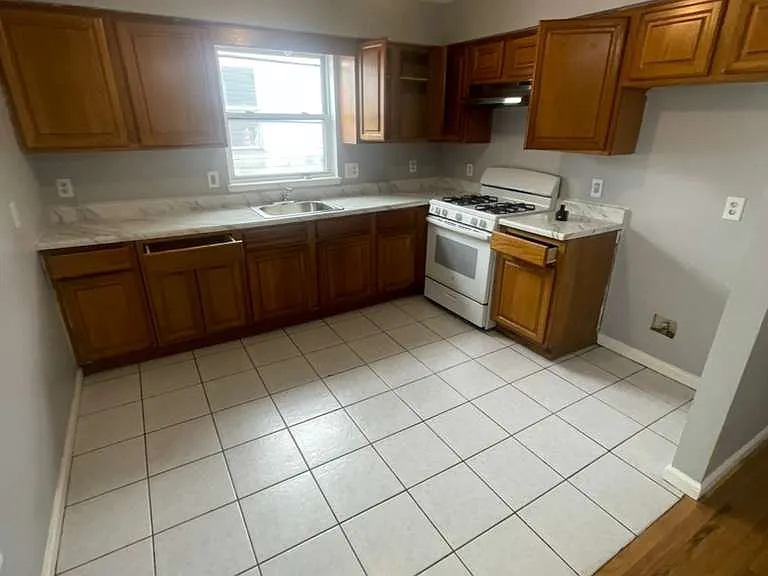 742 S 12th St #1F — Photo 4