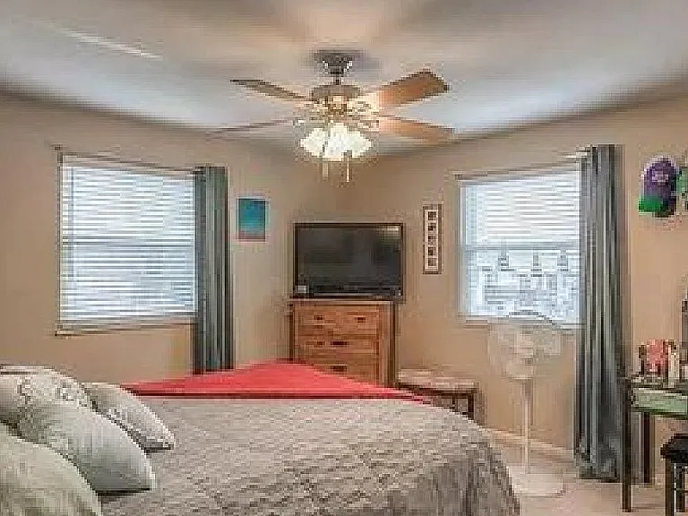 6202 Robinson St #1 — Photo 6