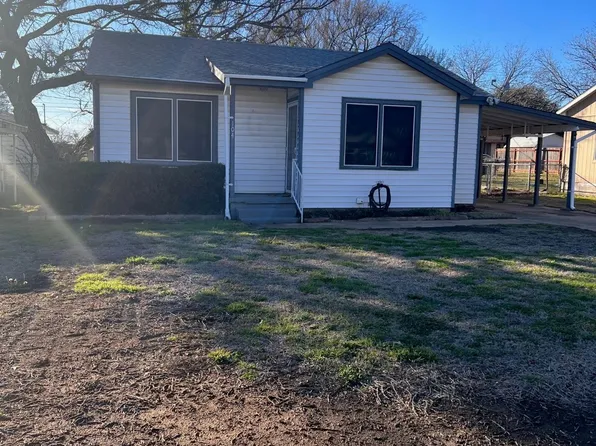 104 Benton St, Nocona, TX 76255