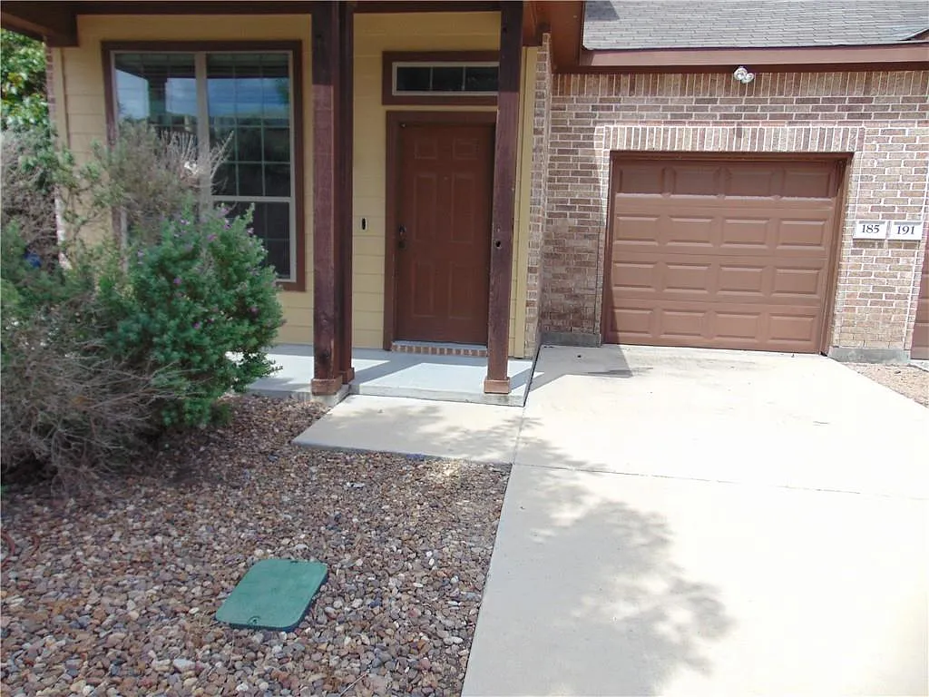 3 bed, 2.5 bath, 1463 sqft, $1,650 — Photo 2