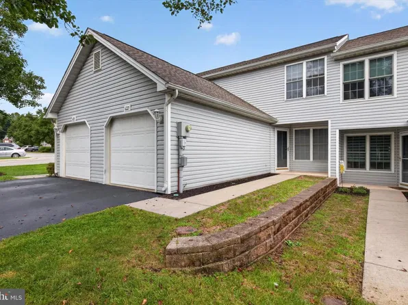 622 Mallard Dr #10B, Etters, PA 17319