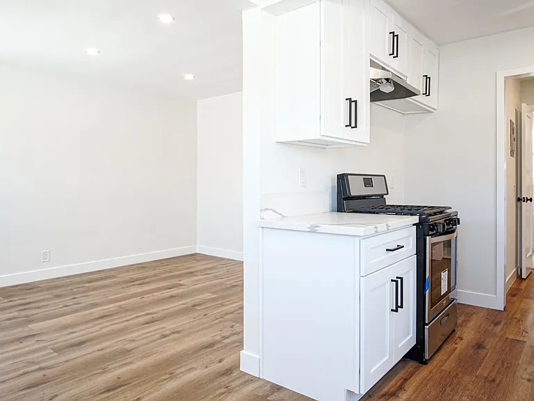 4525 W Broadway — Photo 3