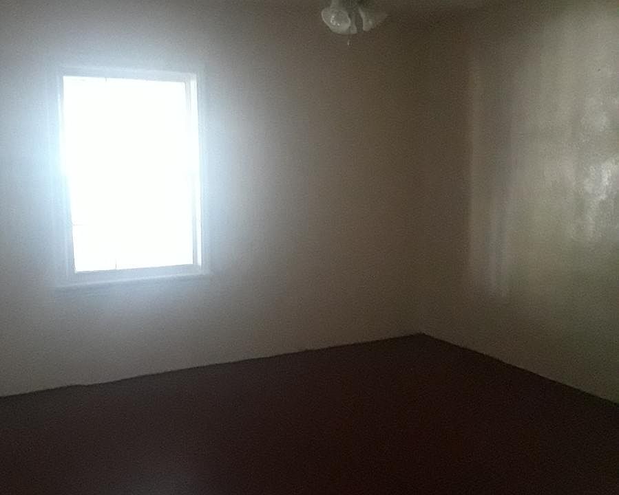 2nd image of 913 Lilly St
