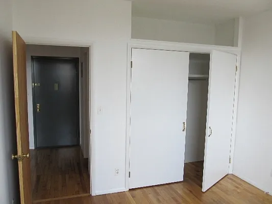 Rented by FlatFinders Realty | media 31