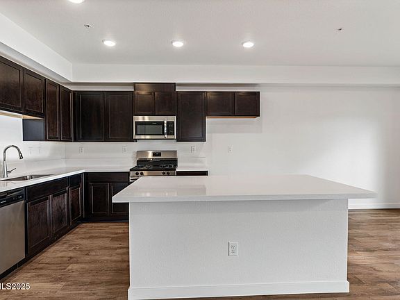 5th image of 343 Halite Dr