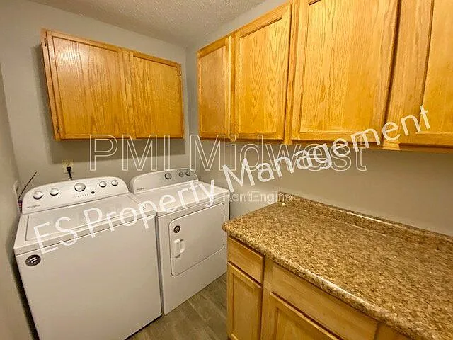 10902 Glenayr Dr — Photo 28