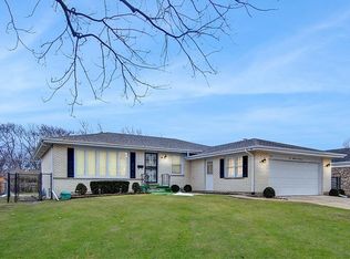 217 N Marcella Rd, Mount Prospect, IL 60056