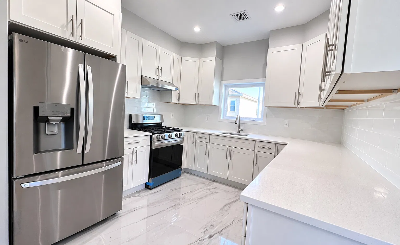 3 bed, 1400 sqft, $3,400 — Photo 3