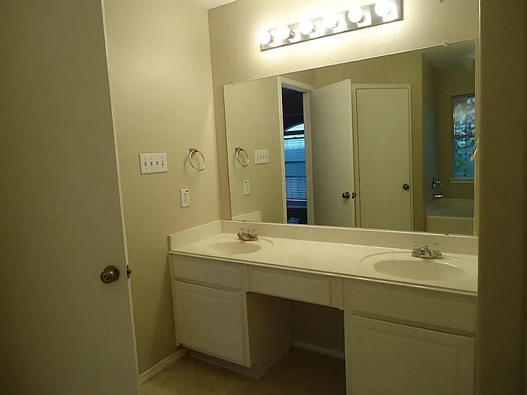 11047 Knobbley Oak Ct — Photo 24
