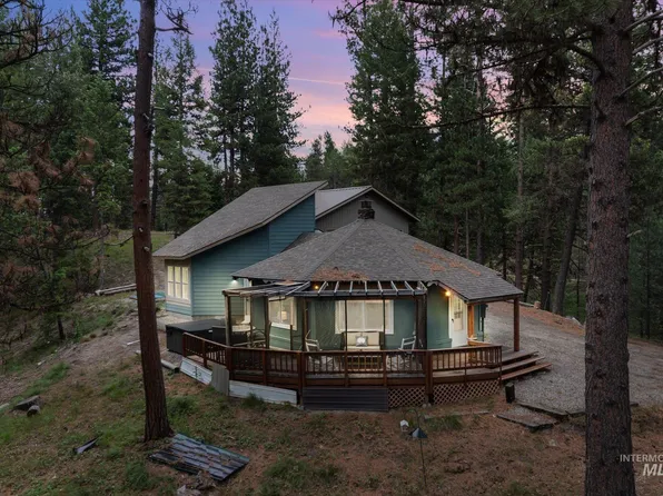 9785 Edna Pl, Cascade, ID 83611