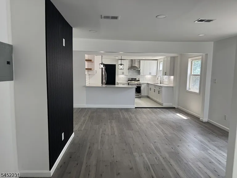 114 Orange Ave — Photo 2