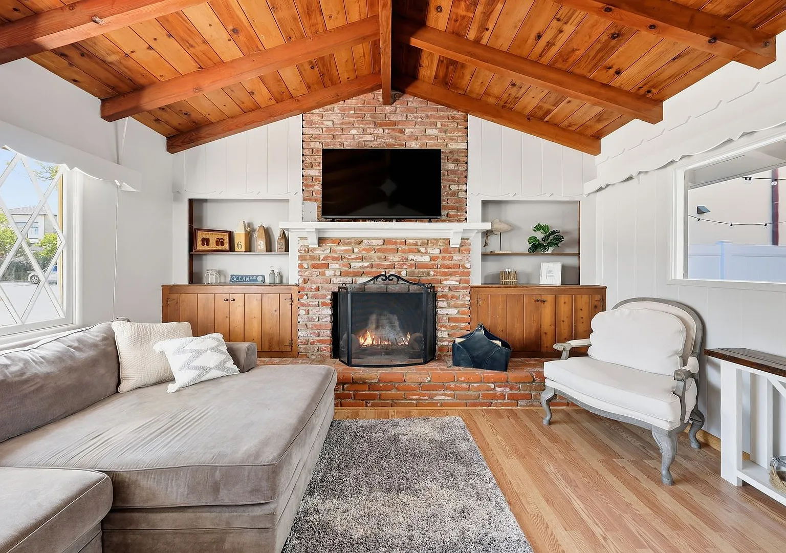 Furnished Balboa Peninsula Point Cottage Home | Available November 1st April 30th — Photo 4