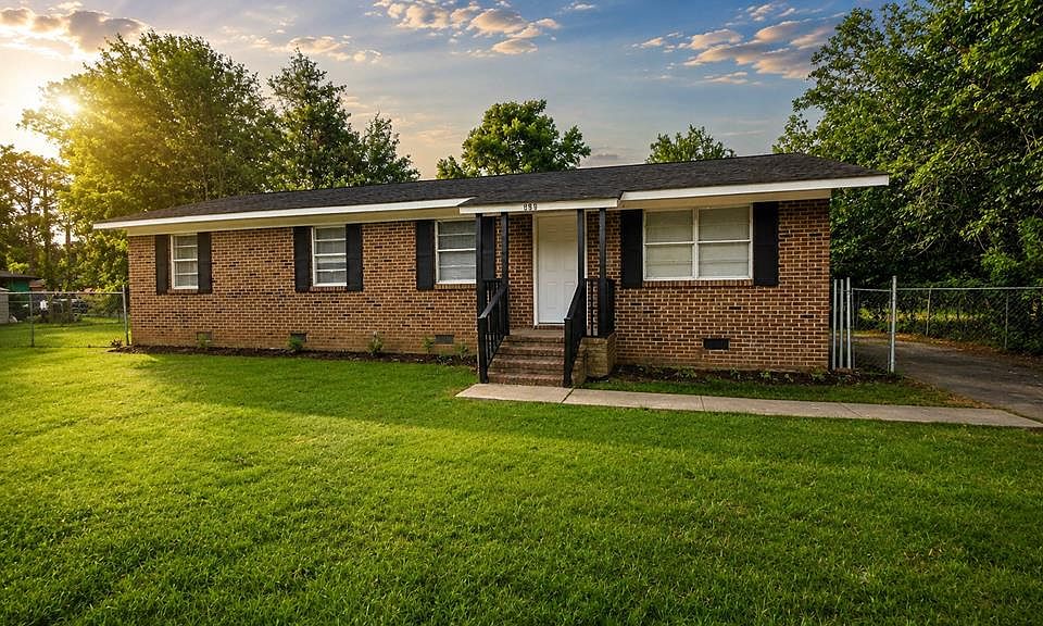 1st image of 220 Ebony Ln