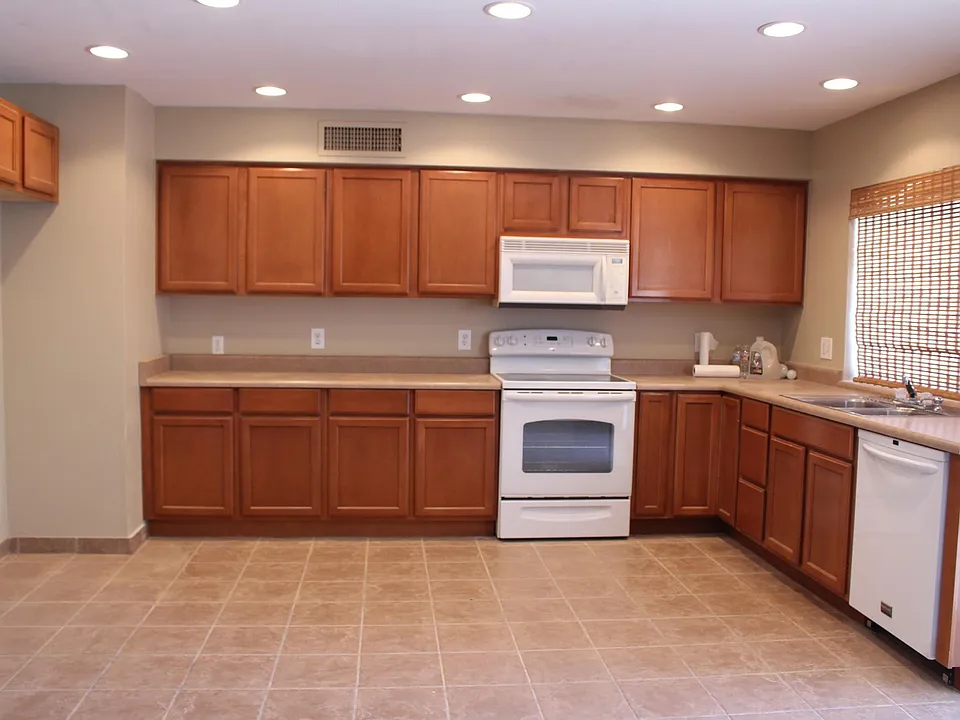 617 W Magdalena Dr