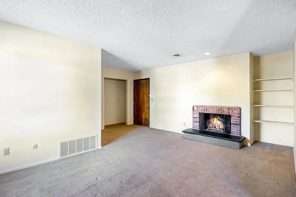 6520 Delmonico Dr, apt 306 — Photo 3