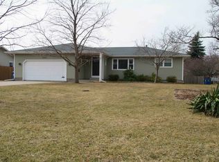 209 N Park St, Spring Lake, MI 49456