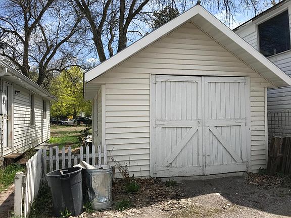 4th image of 233 Woodford Ave