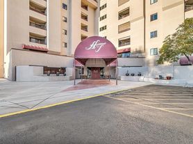 1111 Horizon Dr