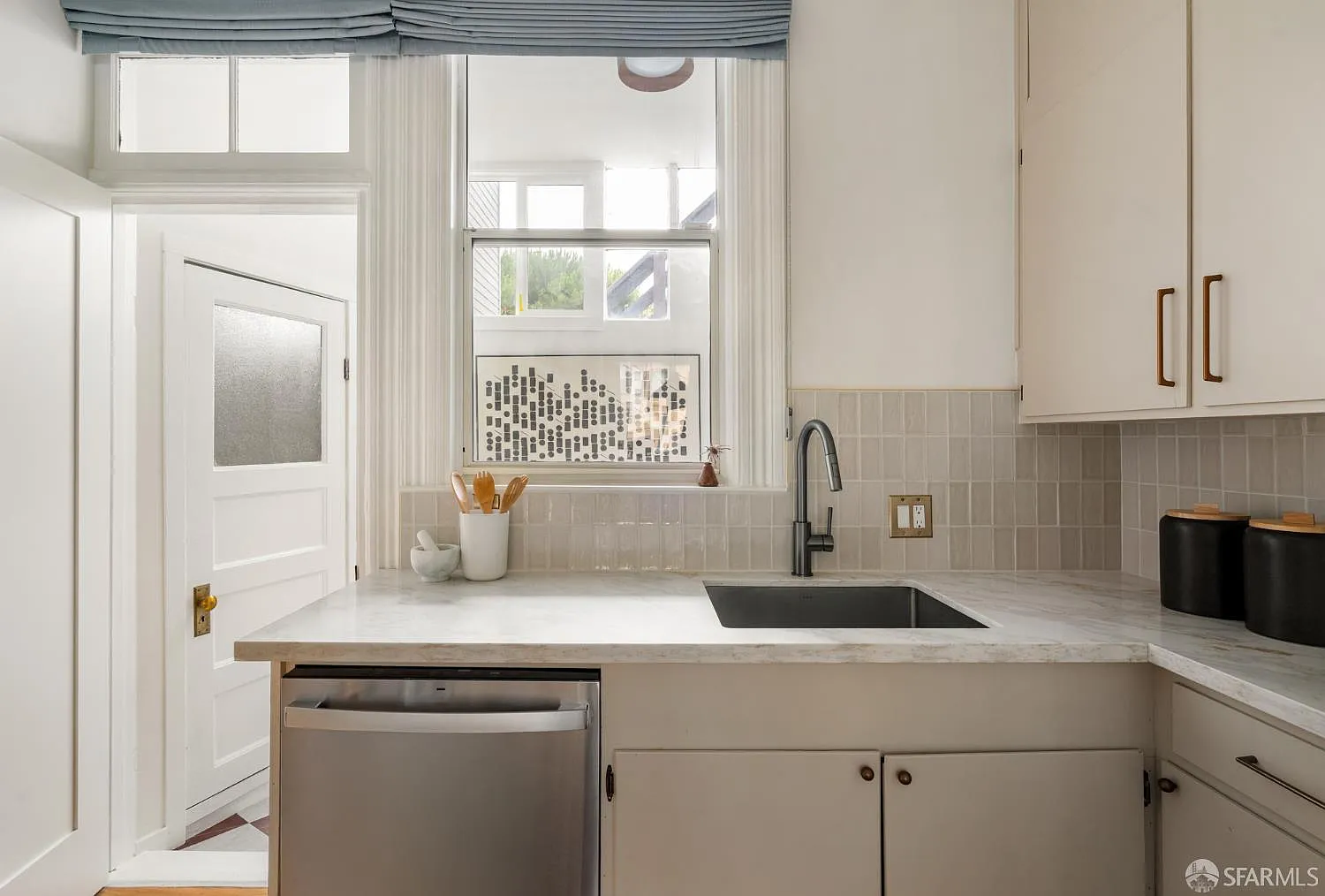 451 8th Ave - Photo 11