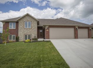 811 E Roubidoux St, Nixa, MO 65714