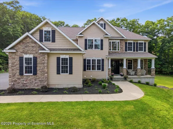 1030 Scenic Dr, Clarks Summit, PA 18411