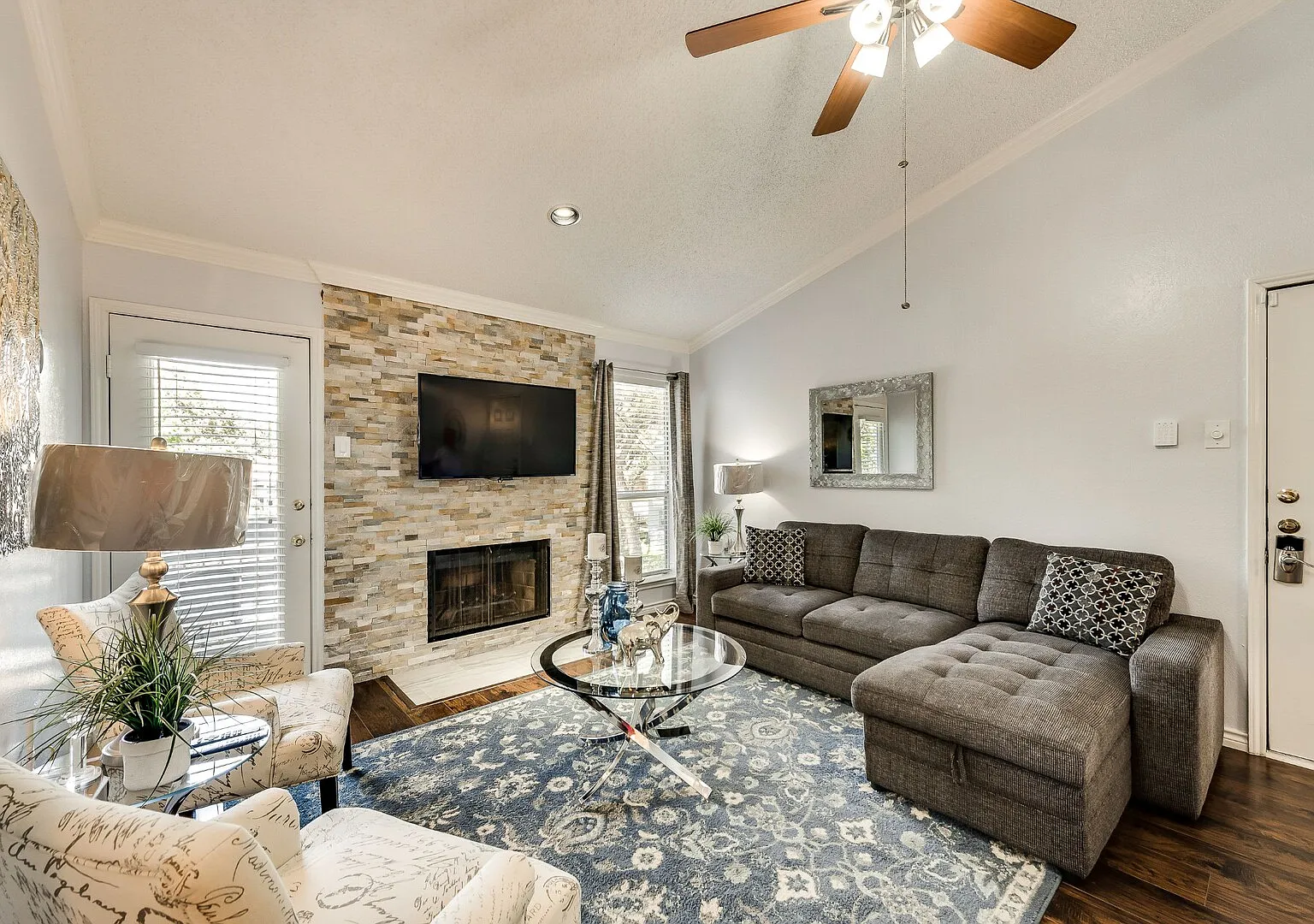 I22 World Cup Stay - 18 min to AT&T - Sleeps 4 - Public Transit — Photo 1