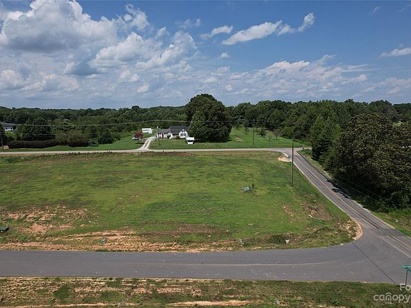 2nd image of 1010 Rolling Meadows Dr
