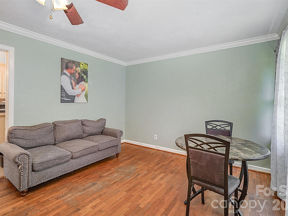 4th image of 904 Timberlane Dr