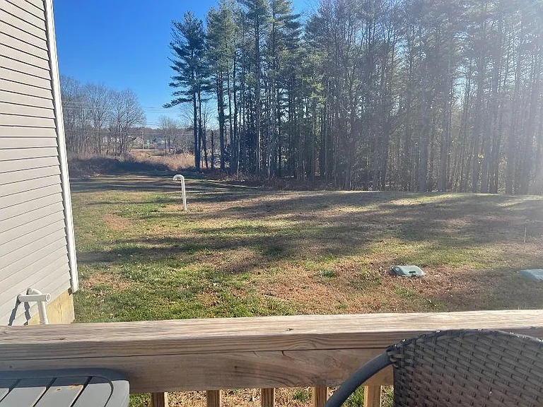 28 Campbell Dr #B — Photo 2