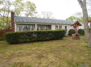 32 45th St, Islip, NY 11751