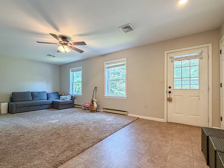 951 Daniel Dr — Photo 3