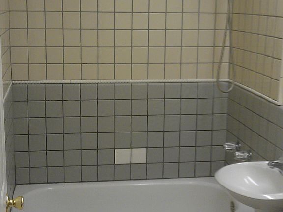 5th image of 1755 Foxworthy Ave