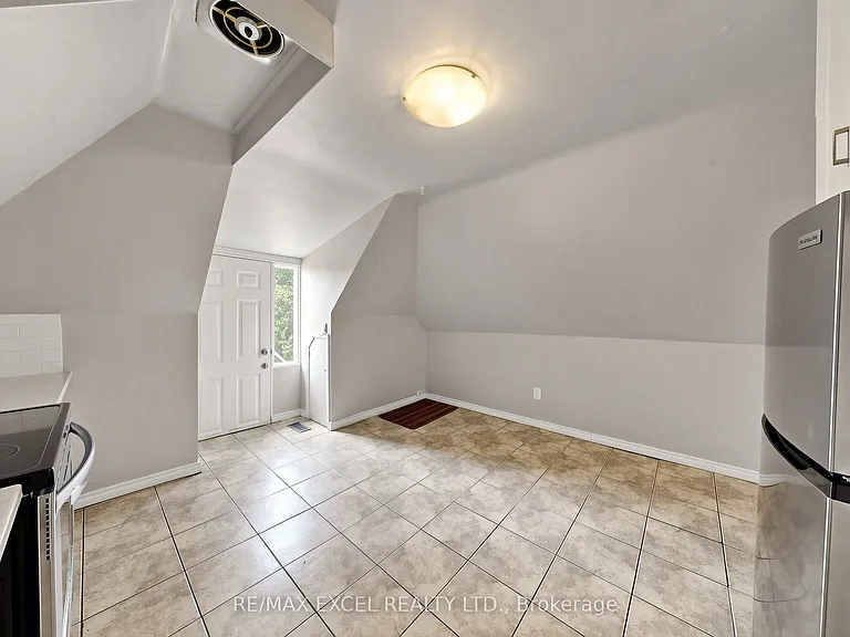 259 Victoria Ave N #3 — Photo 6