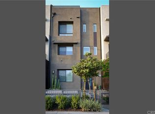 13137 Victory Blvd, Van Nuys, CA 91401