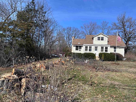 3rd image of 2172 Almond Rd