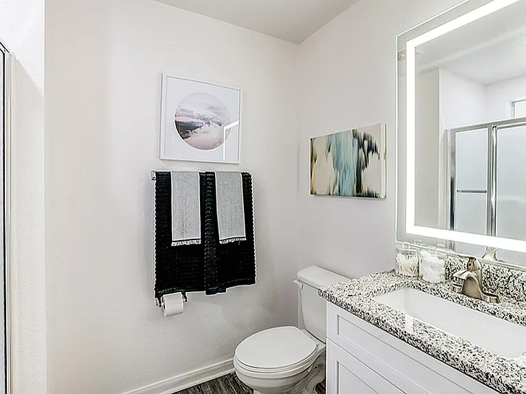 Cabana Beach Gainesville-Off Campus Apartments Near University of Florida-Upgraded Bathrooms