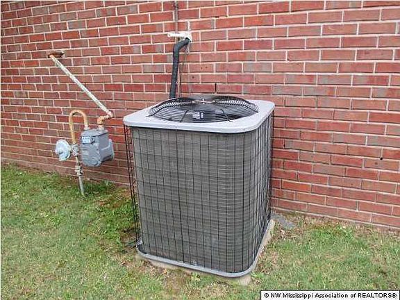 4th image of 7843 Benton Dr