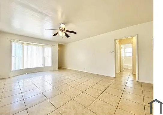 2822 W Vernon Ave — Photo 1